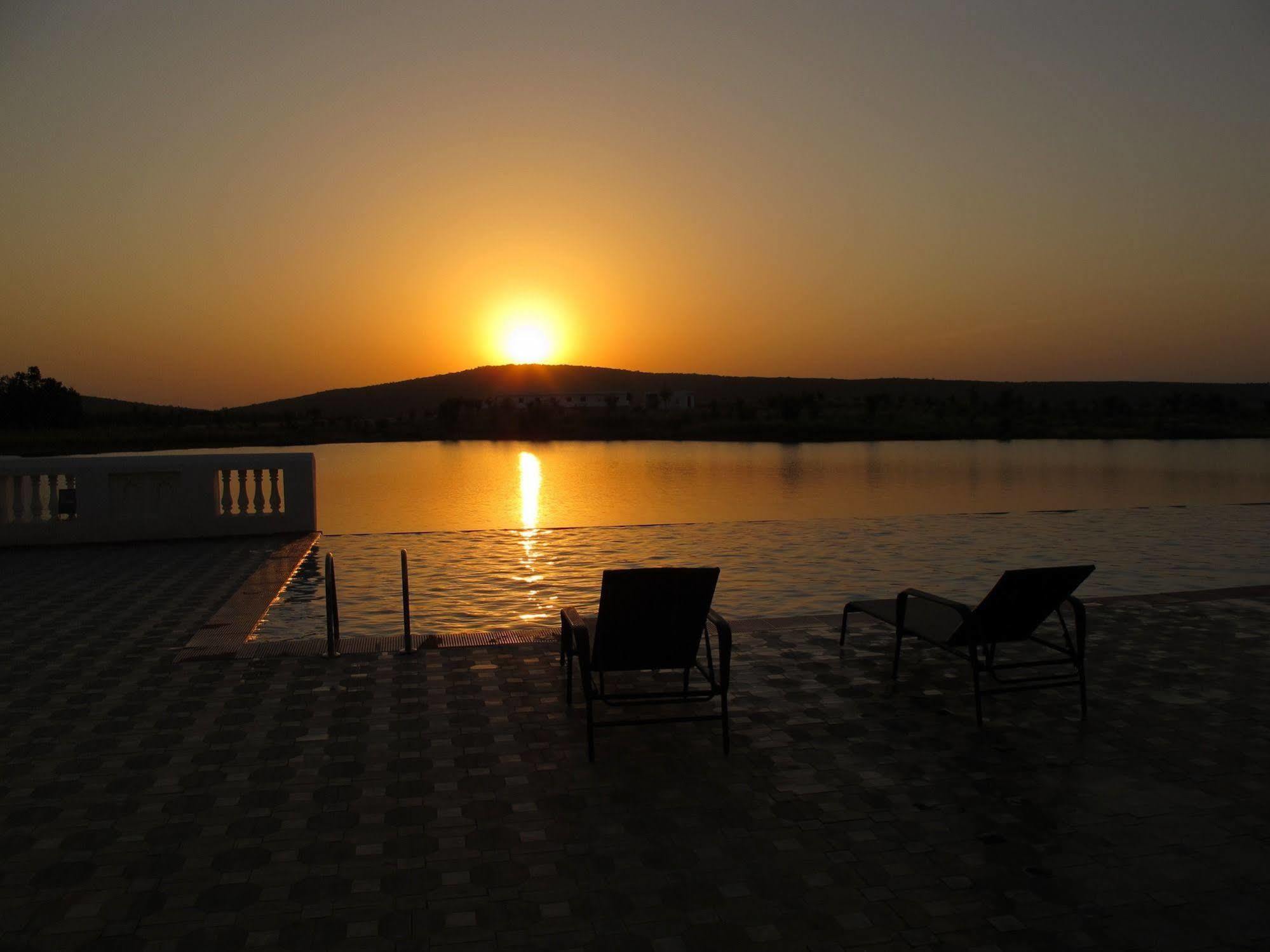 Juesta Lake Nahargarh Palace, Chittorgarh Pārsoli Esterno foto